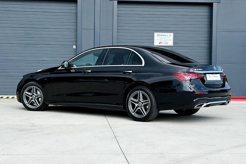 Mercedes-Benz Třídy E (2020) E 220d 4Matic AMG Line - fotka 20 z 112