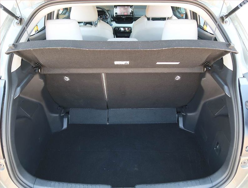 Toyota Yaris (2021) 1.5 VVT-i Hybrid, Automat - fotka 14 z 19