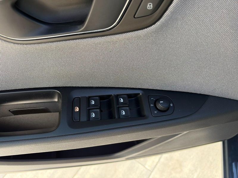 Seat Leon (2019) 1,6 TDI 85 KW - fotka 28 z 35