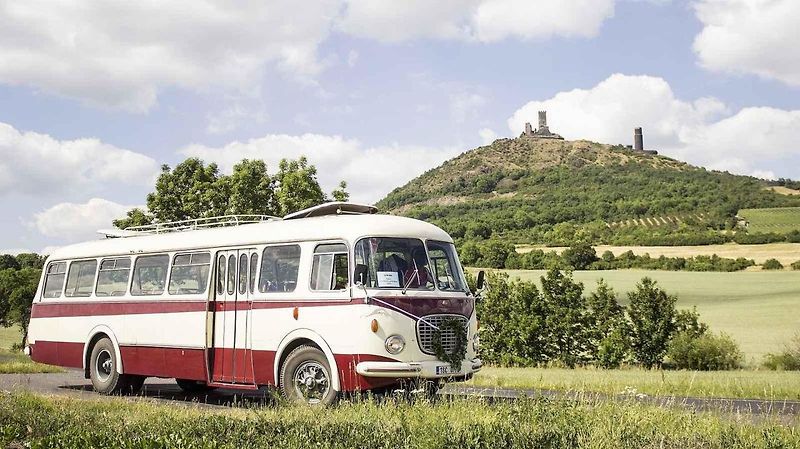 Tomuto autobusu je přesně padesát let. A je zcela původní