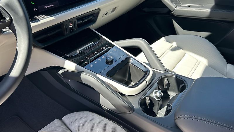 Porsche Cayenne (2026) E-Hybrid Coupé - fotka 19 z 30