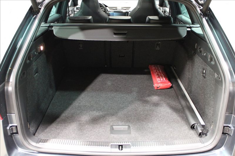 Škoda Superb 2,0 TDI DSG 140KW Sportline - fotka 6 z 37