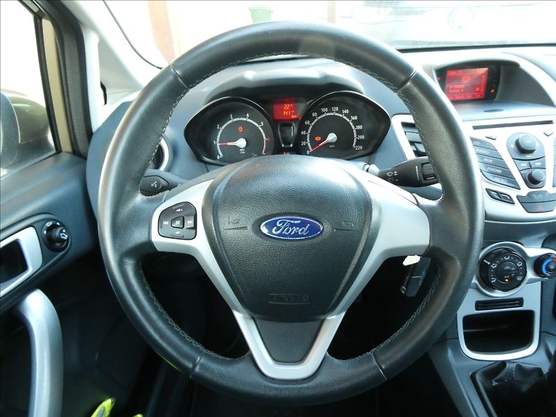 Ford Fiesta 1,2 i 60kW 2x kola, klima - fotka 23 z 30