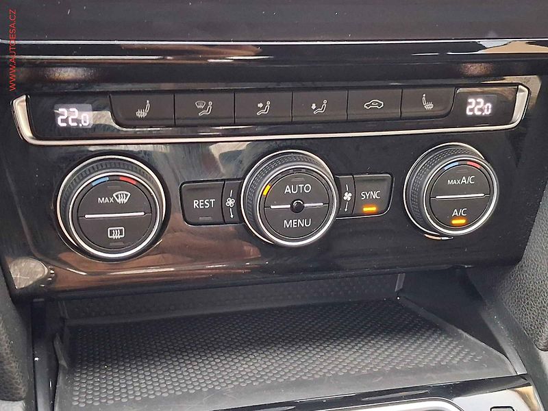 Volkswagen Passat (2020) 2.0TDi, ČR, DSG, LED, kamera - fotka 18 z 19