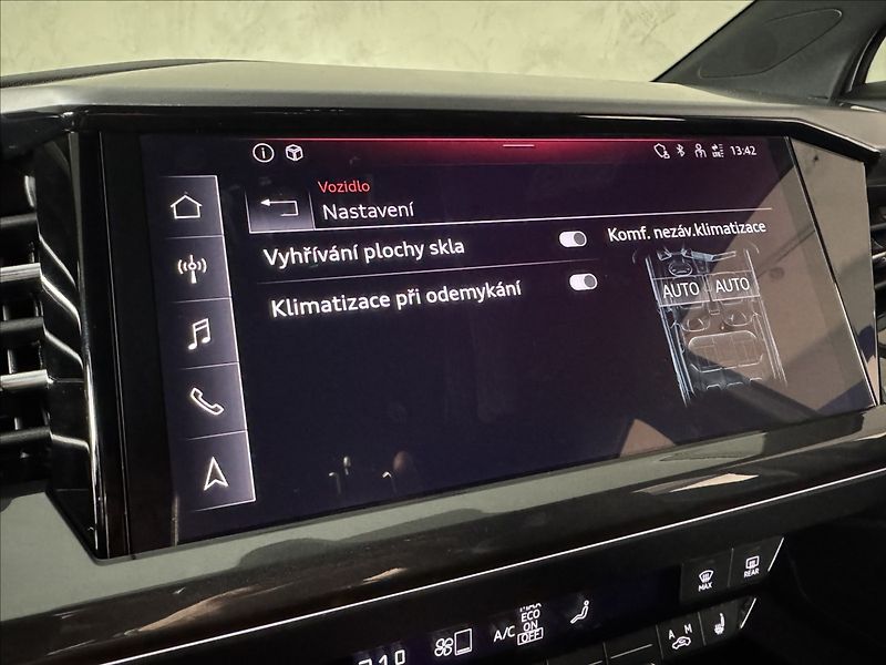 Audi Q4 e-tron 35 S-Line LED HUD Kamera - fotka 37 z 45