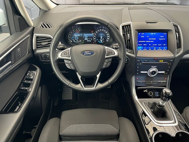 Ford S-MAX 2.0 EB Titanium LED manuál - fotka 8 z 58