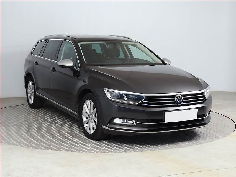 Volkswagen Passat (2018) Highline 2.0 TDI, Kůže, Navi - fotka 1 z 18