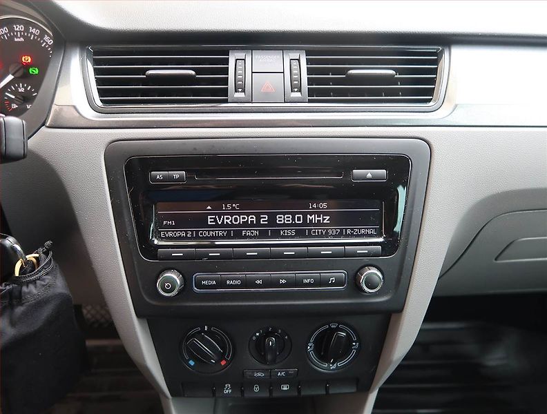 Škoda Rapid (2015) Spaceback 1.4 TSI, Automat - fotka 12 z 16