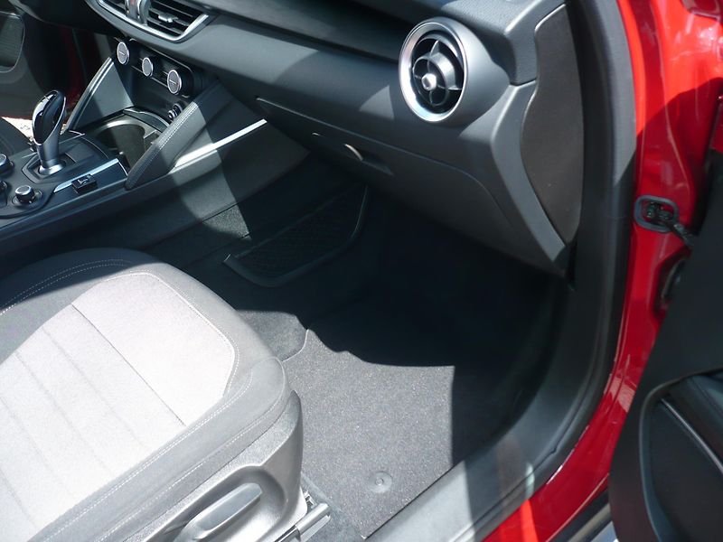 Alfa Romeo Stelvio 2.0T Q4 Kamera Klima - fotka 15 z 33