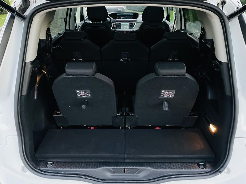 Citroën Grand C4 Picasso 2.0HDi MANUÁL 7MÍST KAMERY 360 - fotka 22 z 52