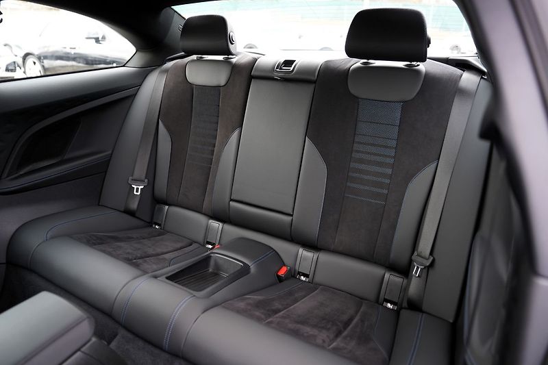 BMW Řada 2 M240i xDrive 3.0i/AT/380 PS - fotka 27 z 46