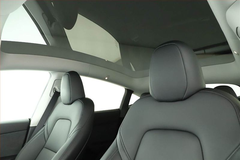 Tesla Model Y (2024) Long Range AWD 79kWh - fotka 12 z 30