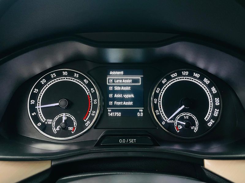 Škoda Scala 1.6TDI AUTOMAT SERVISKA TAŽNÉ - fotka 43 z 46