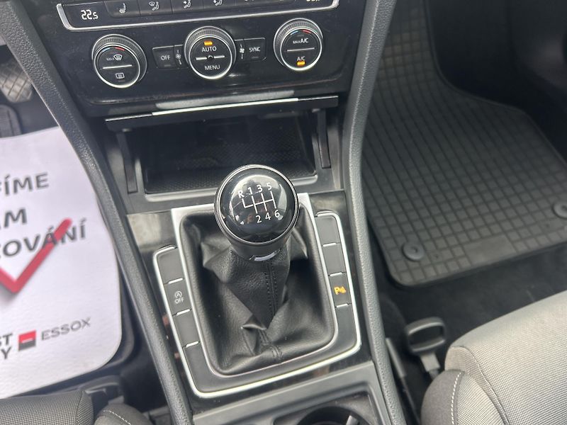 Volkswagen Golf Variant 2,0TDi Highline NAVI LEDMATRIX - fotka 51 z 69
