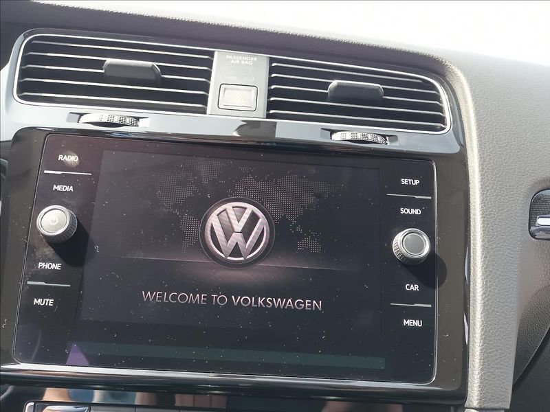 Volkswagen Golf 1,6 TDI, 85KW,ČR,1MAJ,DPH,HIGH - fotka 30 z 43