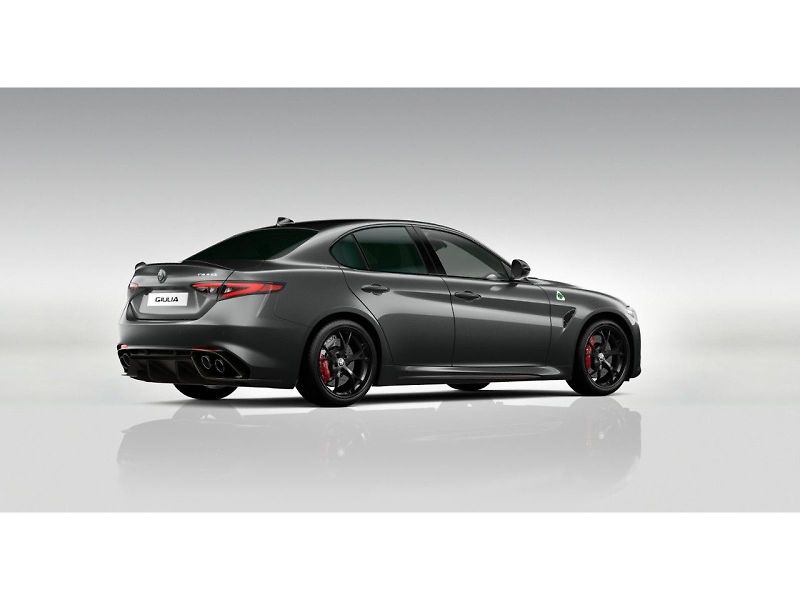 Alfa Romeo Giulia (2026) 2.9 V6 BiTurbo 520k QV Carbon - fotka 3 z 6