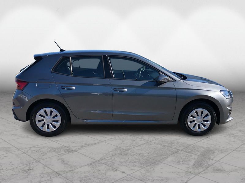 Škoda Fabia 1.0 MPi SELECTION - fotka 8 z 29