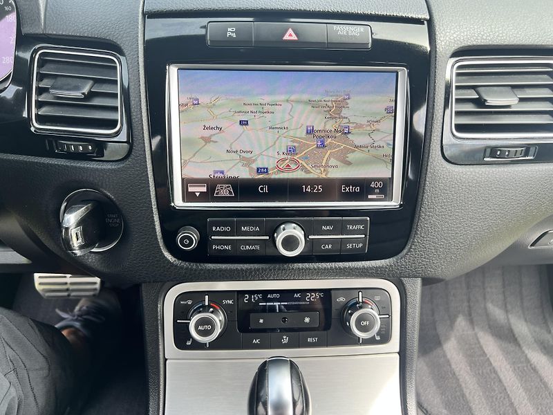 Volkswagen Touareg 3.0TDI 180KW,TZ,KůŽE,ROZVODY!! - fotka 37 z 52