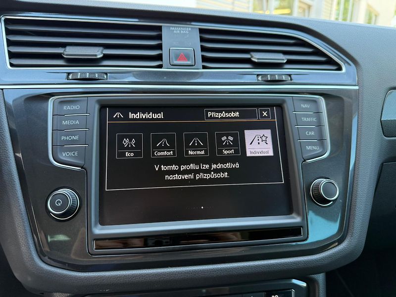 Volkswagen Tiguan Highline 2.0 TDI 140kw DSG 4x4 - fotka 17 z 26