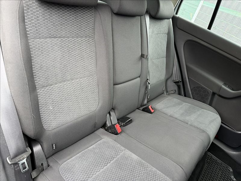 Volkswagen Golf Plus 1.6 TDI Comfortline - fotka 17 z 19
