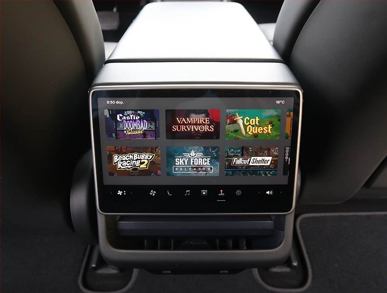 Tesla Model 3 (2023) Standard Range 60kWh, SoH 94% - fotka 18 z 32