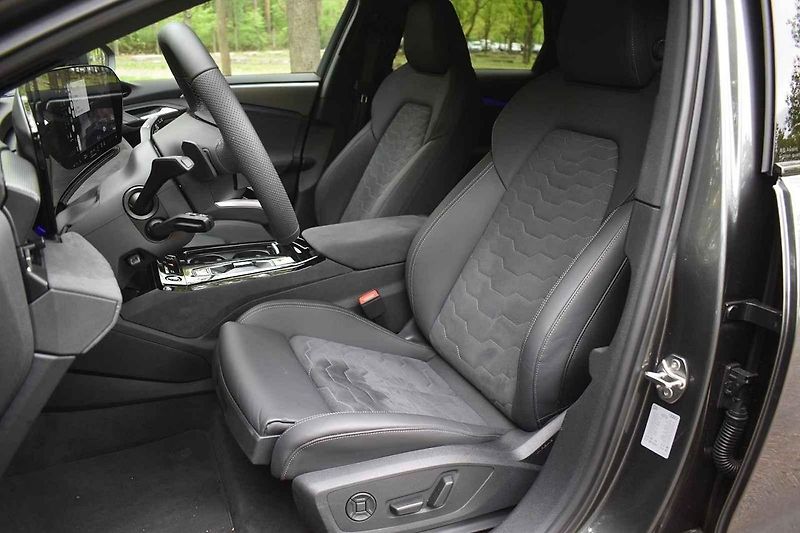 Audi A6 e-tron je hodně pohodlné auto s velmi dobrým dojezdem.