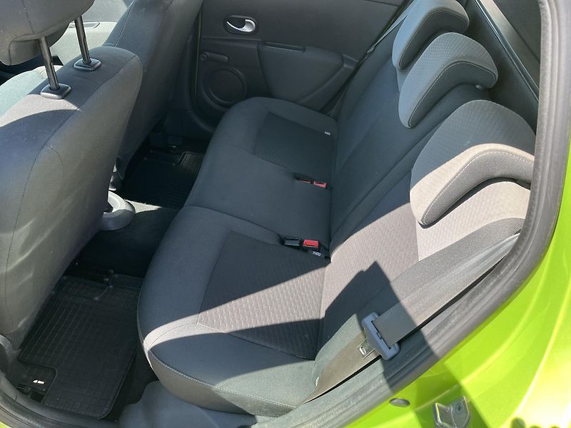 Renault Clio 1.2i 92100 km ČR - fotka 12 z 30