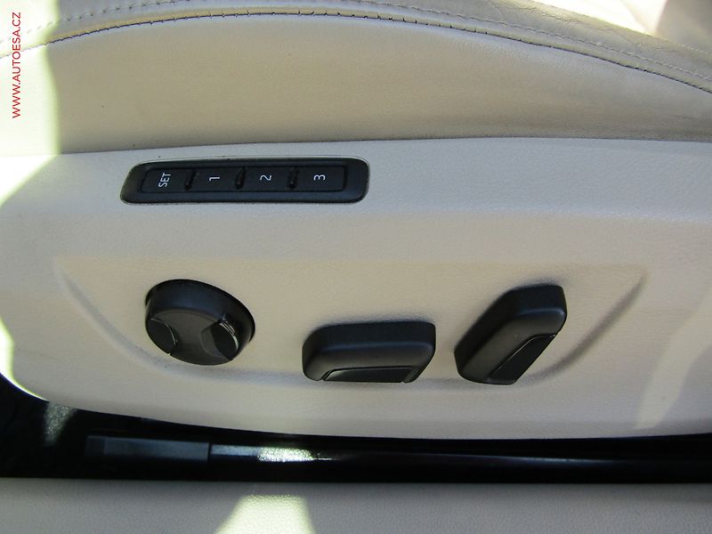 Škoda Superb (2016) 2.0 TDi 4x4, ČR, L&K, DSG - fotka 22 z 23