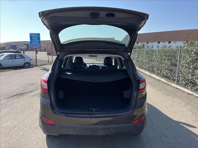Hyundai ix35 1,7 CRDi 85KW KLIMA ALU 2xKOLA - fotka 28 z 31
