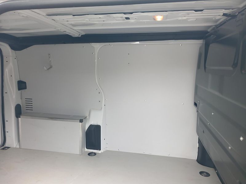 Citroën Jumpy (2023) 1,5HDi 1.MAJ POUZE 46t.KM! DPH - fotka 19 z 36