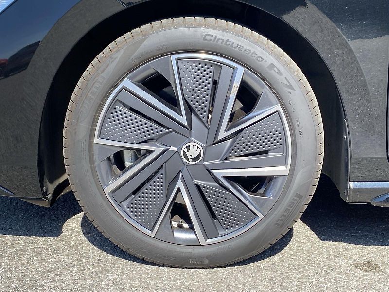 Škoda Superb (2025) Combi 2.0 TDI 4x4 DSG Sportlin - fotka 36 z 41