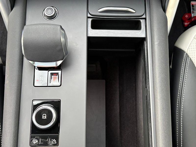 Land Rover Discovery D300, R-Dynamic HSE, ČR, DPH - fotka 33 z 61