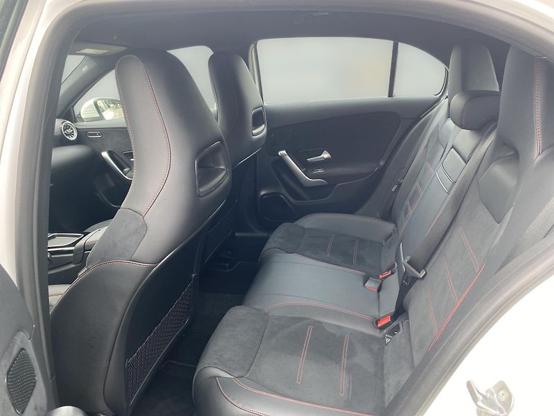 Mercedes-Benz Třídy A A 250e AMG - fotka 15 z 26