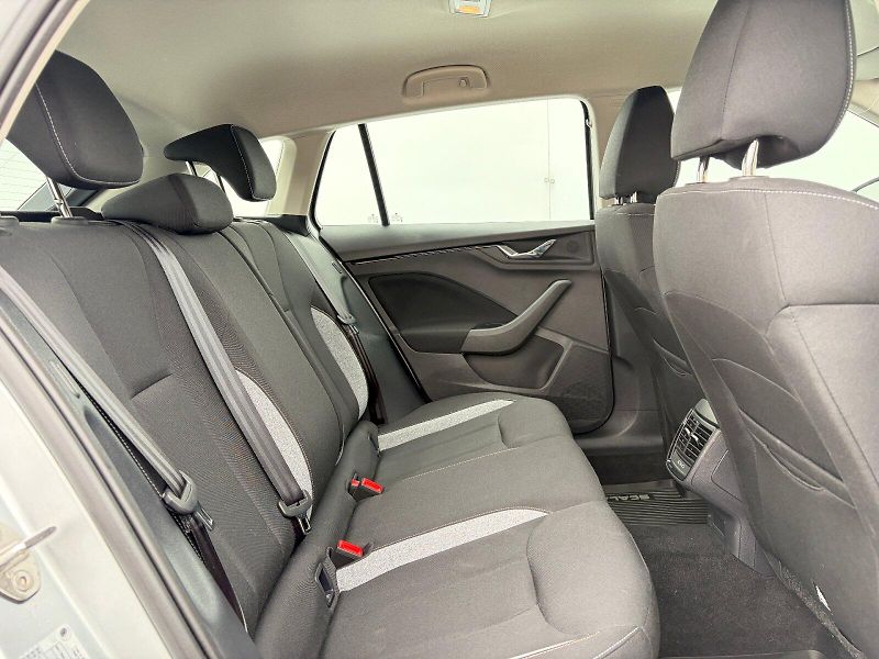 Škoda Scala (2025) 1.0 TSI / 85 kW / SELECTION - fotka 9 z 35