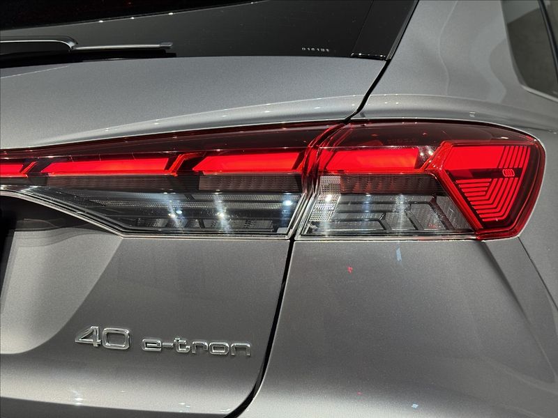 Audi Q4 e-tron 40 S-Line LED Matrix Assist - fotka 13 z 50
