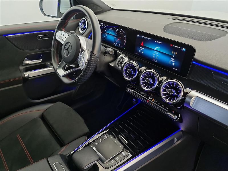 Mercedes-Benz GLB 200 4MATIC AMG Line - fotka 18 z 22