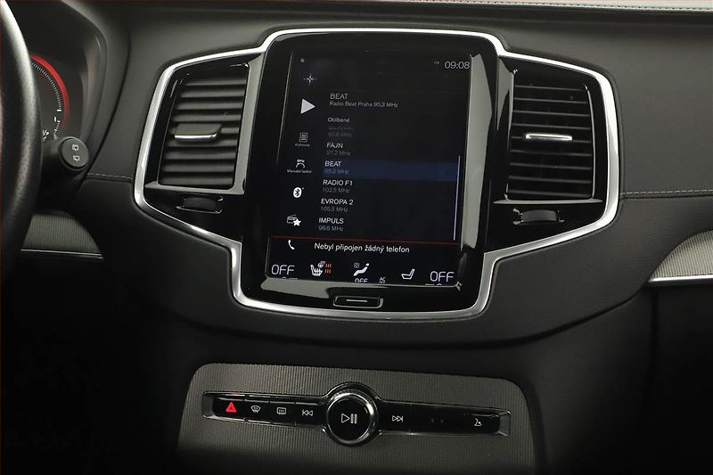 Volvo XC90 (2018) R-Design T8 Twin Engine AWD - fotka 12 z 27