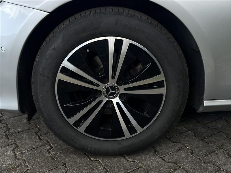 Mercedes-Benz Třídy E 2,0 E 220 d / 9G-TRONIC - fotka 46 z 48