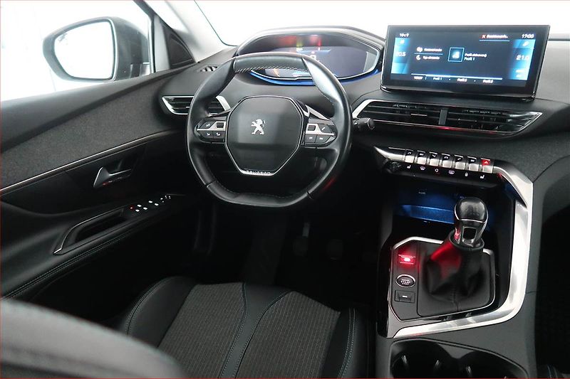 Peugeot 3008 (2022) Allure Pack 1.2 PureTech - fotka 7 z 18