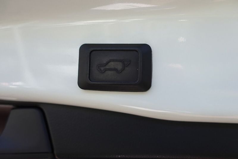 Toyota RAV4 2,5 PHEV Plug-in Selection VIP - fotka 18 z 38