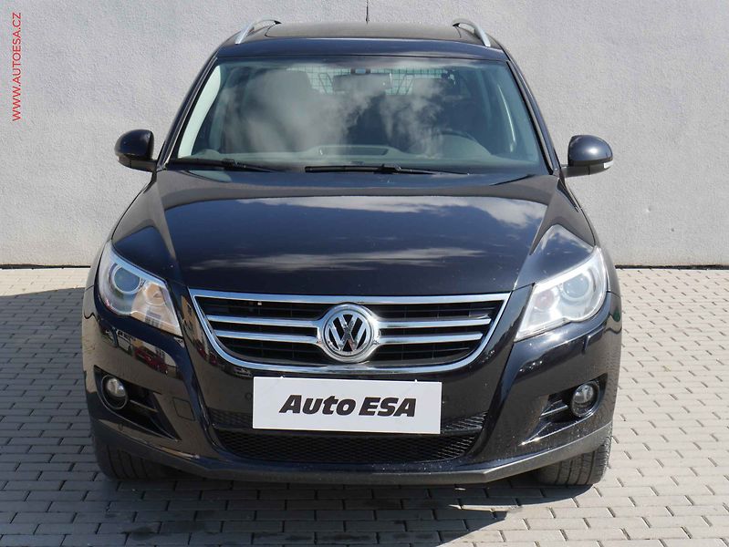 Volkswagen Tiguan (2009) 2.0TDi, ČR, DSG, xenon, navi - fotka 2 z 21