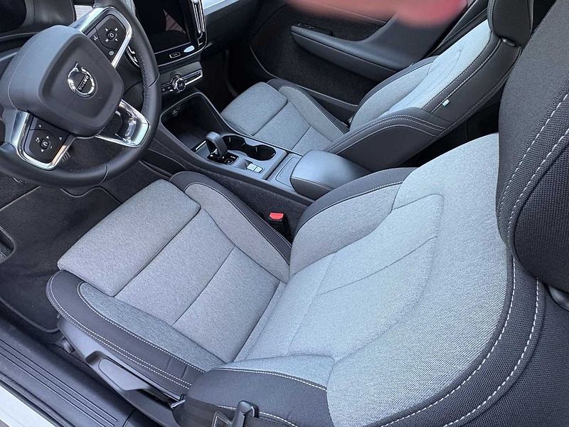 Volvo XC40 CORE B3, kamera, 19 - fotka 10 z 21