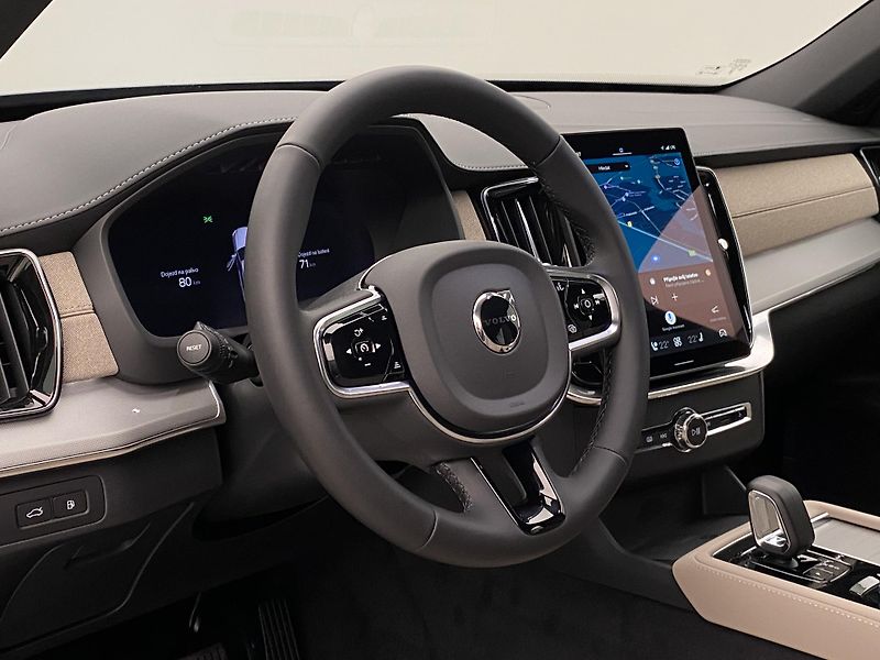 Volvo XC90 (2026) T8 AWD Plug-in CORE 7m - fotka 4 z 64