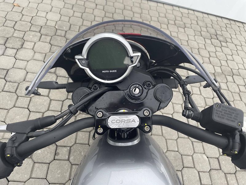 Moto Guzzi (2026) V7 Stone Corsa EU5 - fotka 8 z 10