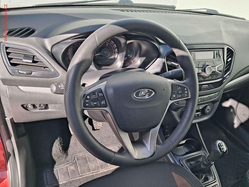 Lada Vesta (2017) 1.6i, 1.maj, AC, TZ, park - fotka 12 z 18