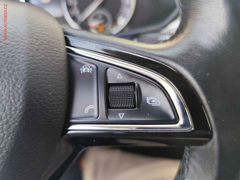 Škoda Superb (2018) 2.0 TDI, 2.maj,ČR, AC, TZ - fotka 19 z 28