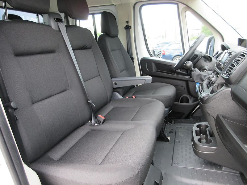 Peugeot Boxer VALNÍK DVOUKABINA 7 míst 140k - fotka 12 z 27