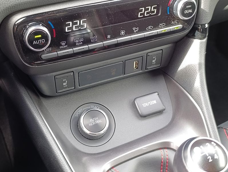 Toyota GR Yaris 1.6 TURBO DYNAMIC SPORT  - fotka 21 z 30