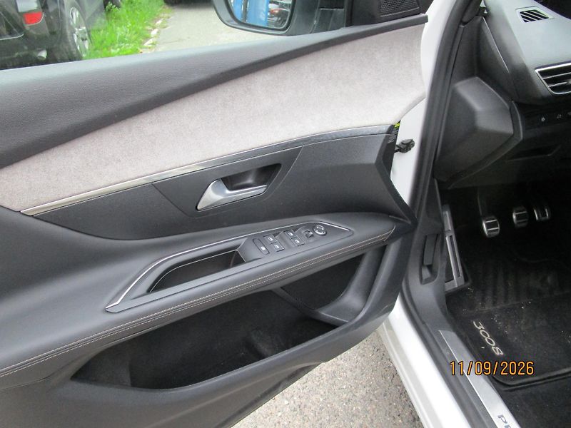 Peugeot 3008 (2021) GT 1,5 HDi - fotka 12 z 32
