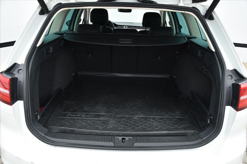 Volkswagen Passat 2.0TDi 140kW 4MOTION HIGHLINE - fotka 12 z 25